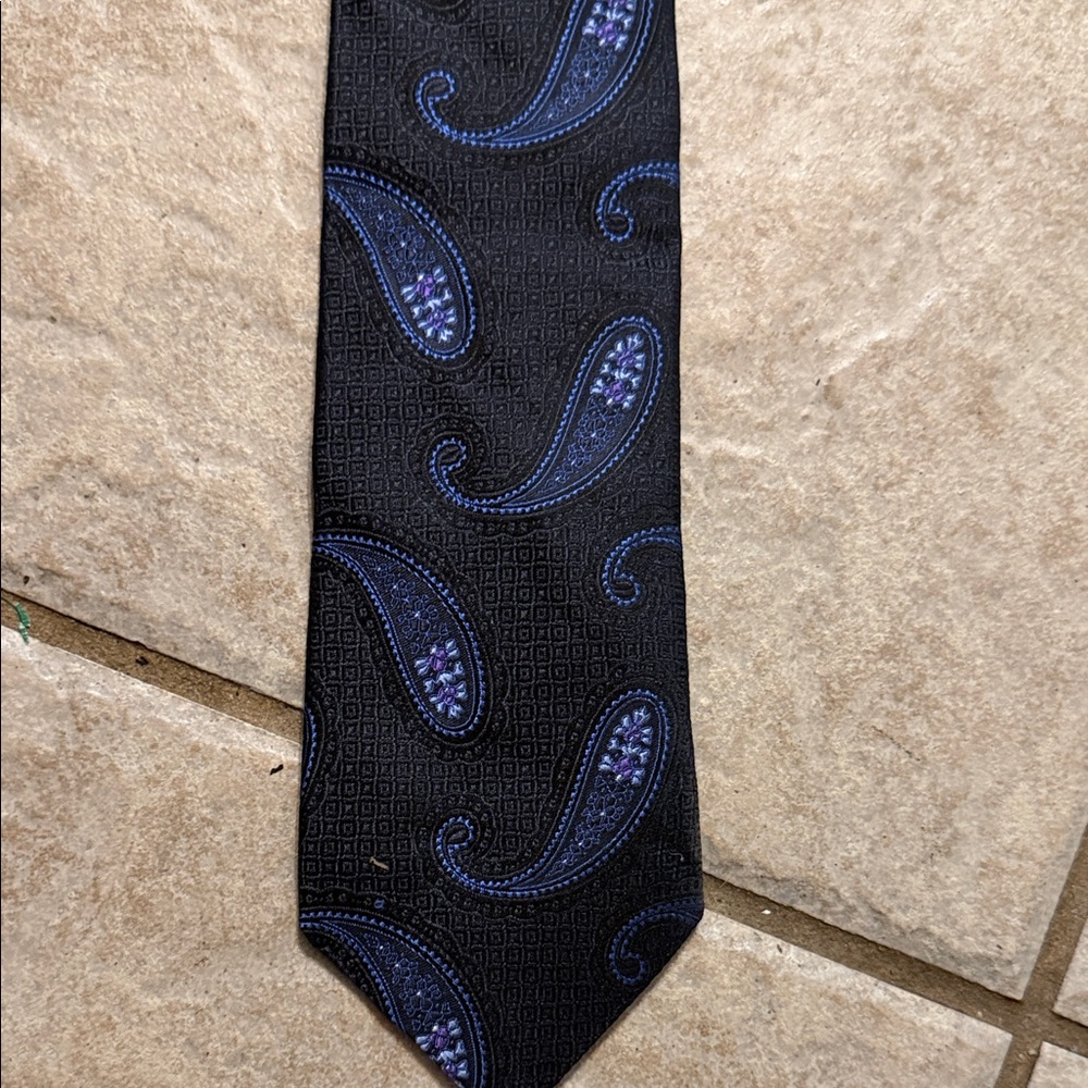 Hart Schaffner Elegant Black Paisley Tie all silk tie